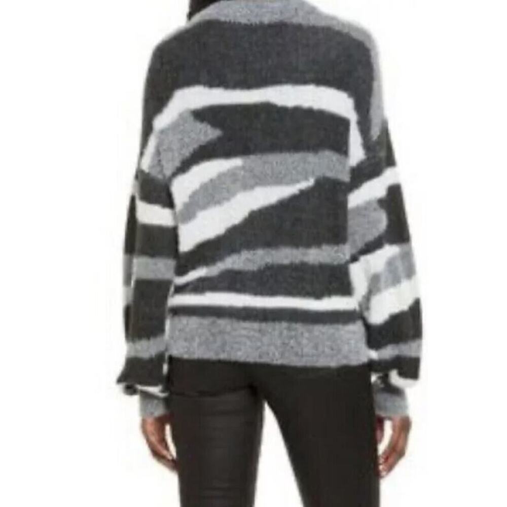 Leith Women's V-Neck Button Front Cardigan in Black Zebra Jacquard Small $55 - Picture 2 of 5
